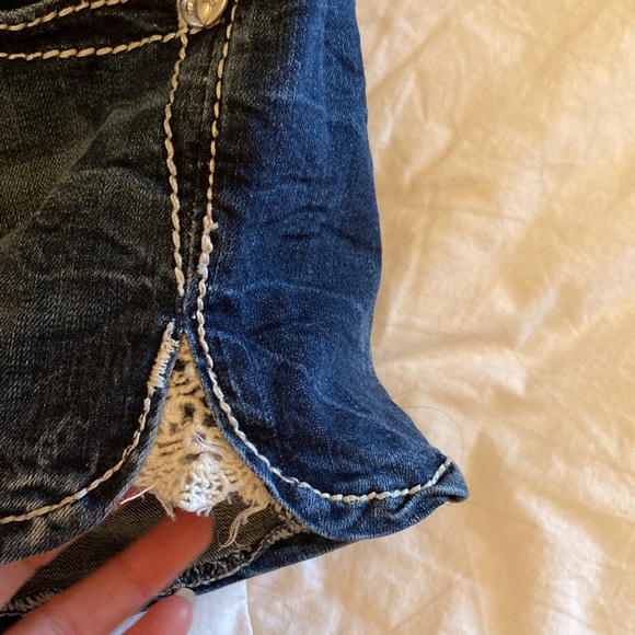 Miss Me Shorts - Picture 5 of 5